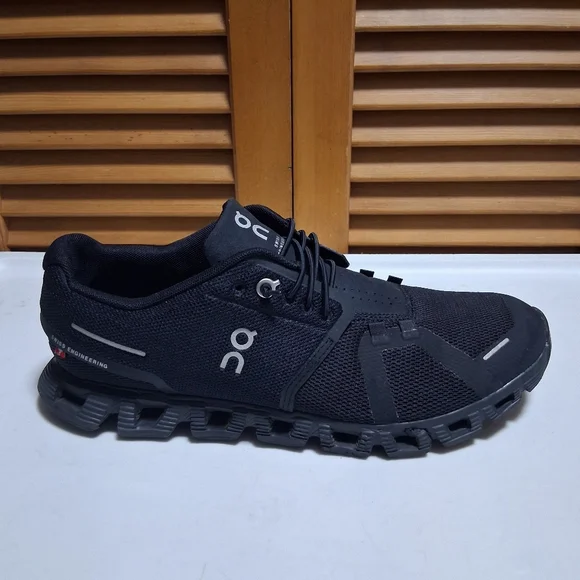 On Cloud 5 All Black Women's Waterproof Running Shoe * Size 9.5 - Picture 1 of 8
